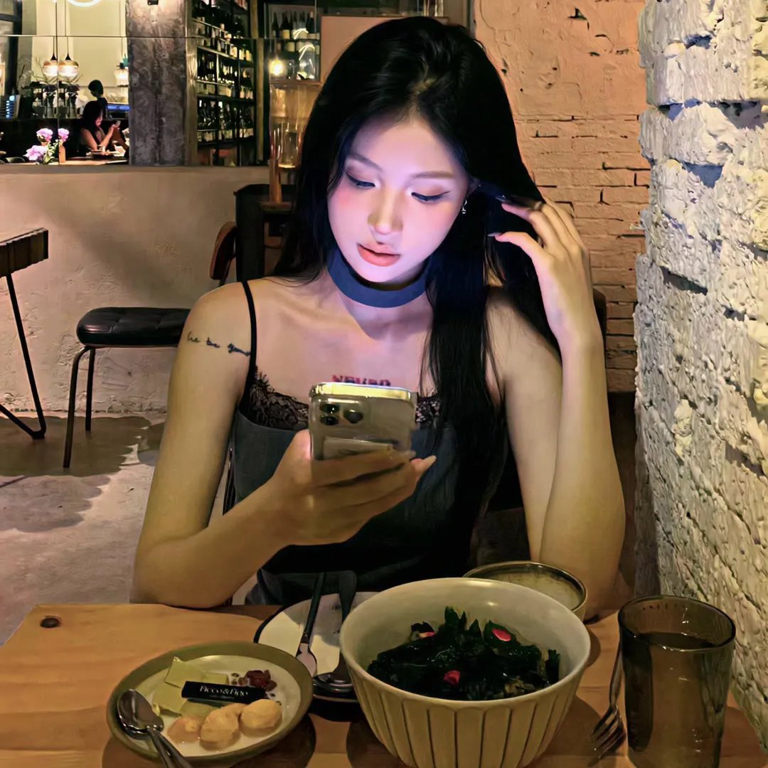 活跃在法兰西现场 在线观看封面