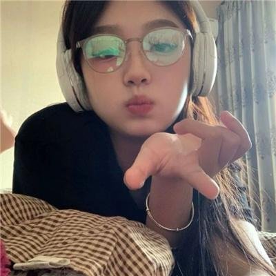 少女艾薇 在线观看封面